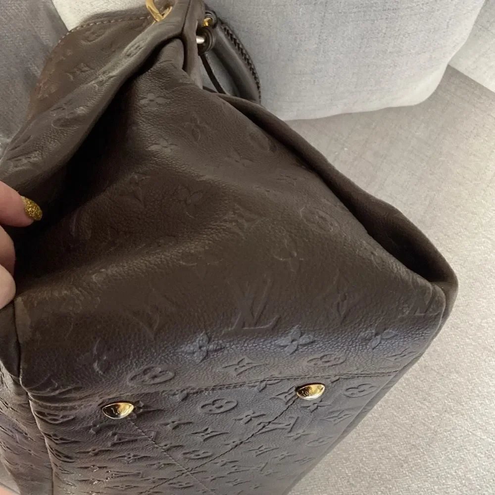 Louis Vuitton Shoulder bag  monogram lamb skin chocolate color